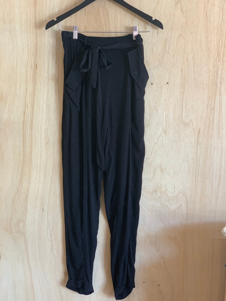 Slouch Pocket Drape Pant in Black