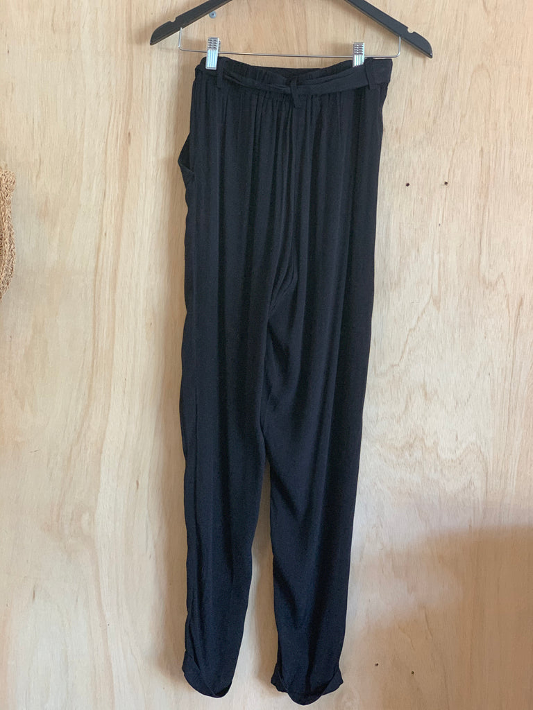 Slouch Pocket Drape Pant in Black
