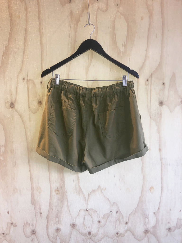 Carousel Essentials Relaxed Short in Khaki