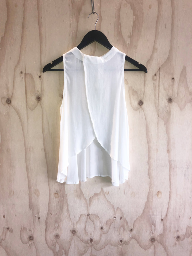 Swing tank in white