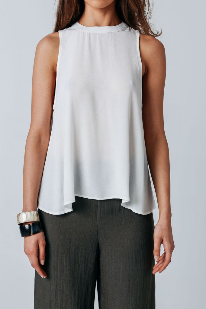 Swing tank in white