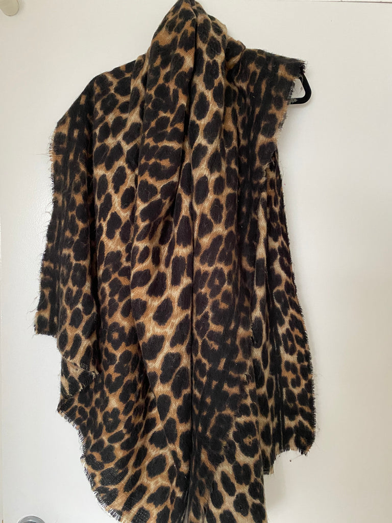 Leopard scarf