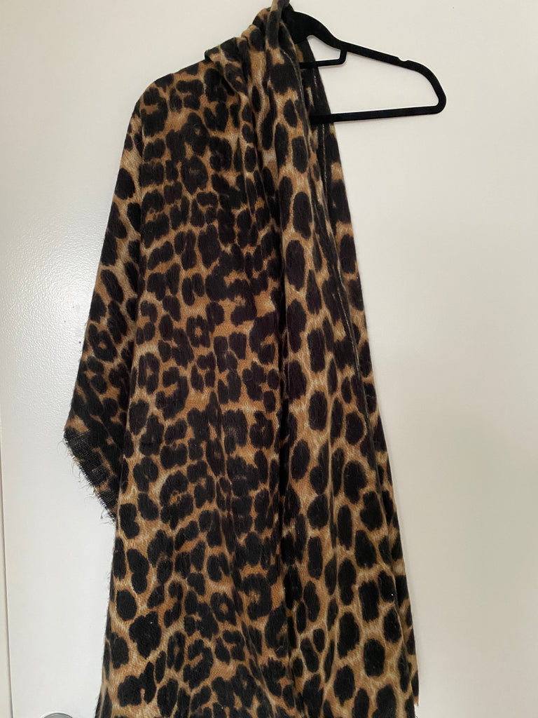 Leopard scarf